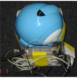 図 3.3: RFID 受信機と報道記者ロボット