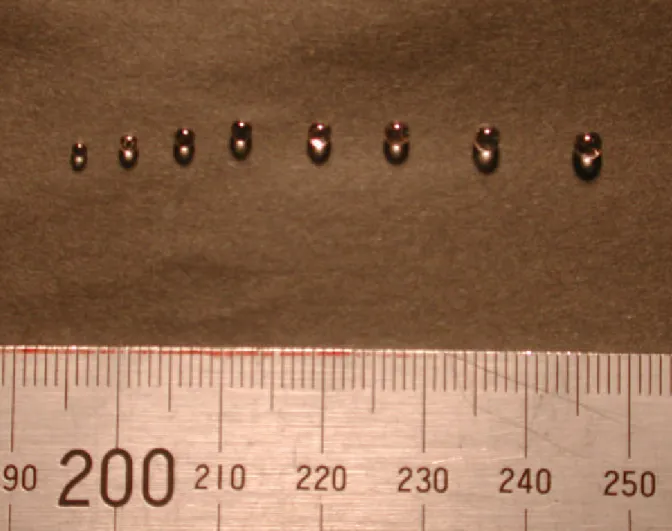 図 3.1  各種径のガラス細線から作ったガラス球 