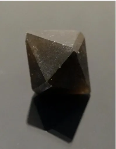 図 45   黒水晶 ( モリオン )   チュニジア産、筆者蔵