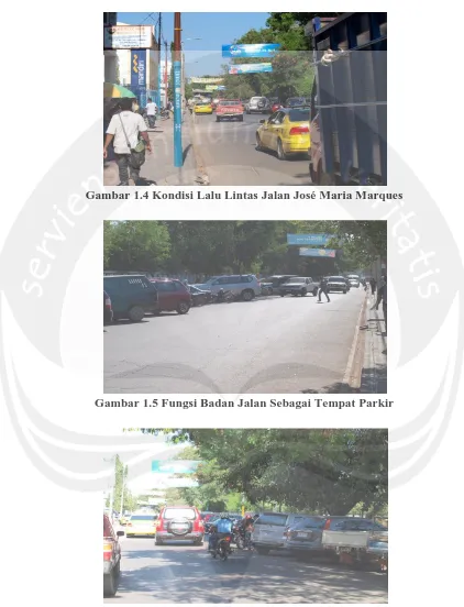 Gambar 1.6 Fungsi Badan Jalan Sebagai Tempat Parkir  