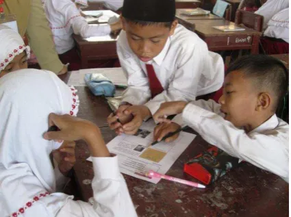 Figure 1. Students work in a group 