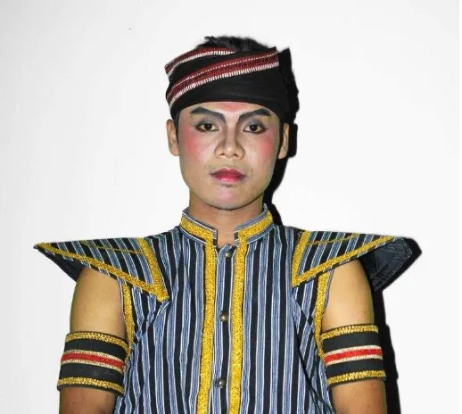 Gambar 33 : Tata rias penari putra Reog Dhodhog (Foto : Satria, 2014) 