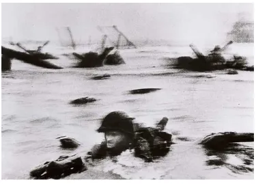 Foto hasil jepretan Robert Capa yang mengandung Gambar 2.2 decisive moment, 