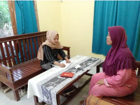 Foto 4. Wawancara dengan Ibu Yanti  selaku nasabah PT. BPRS Metro Madani 