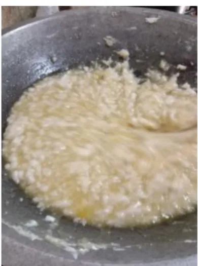 Gambar 3.2 Proses pencampuran margarin,santan  dan tepung 