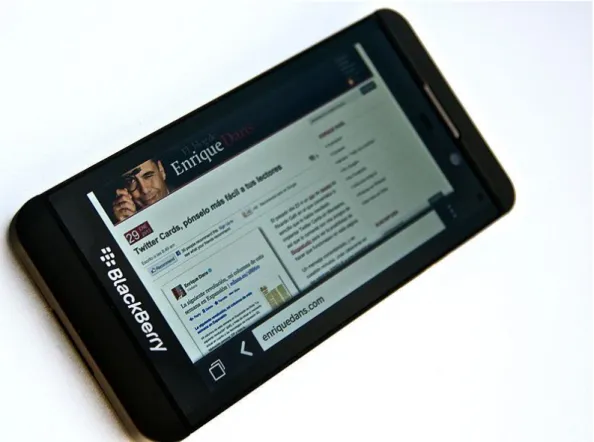 Gambar 2.1 OS Blackberry 10 pada smartphone Z10 