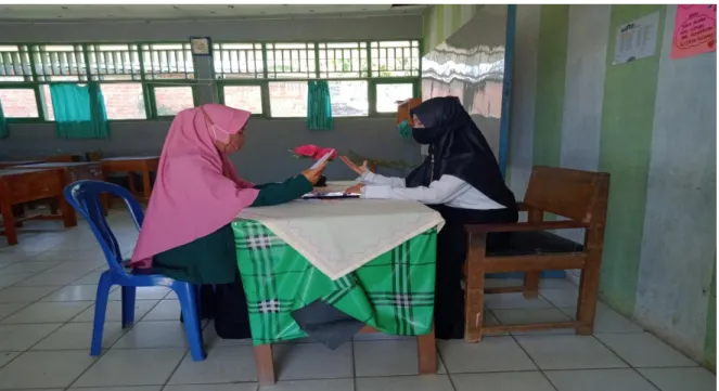 1.2  Foto  Wawancara  Dengan  Guru  PAI  Kls  XI  SMA  Negeri  1  Bengkulu  Tengah 