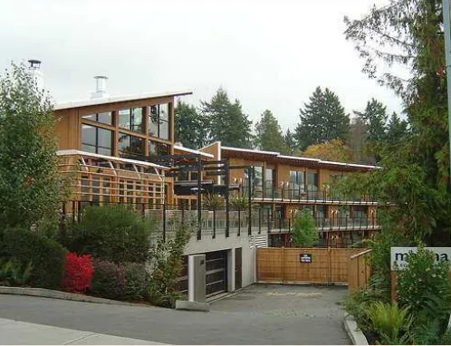 Gambar 57: The Brentwood Bay Lodge near Victoria, BC, Canada.  