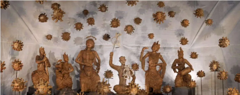 Gambar 11. Keramik Instalasi, karya penulis, berjudul: “Survivability of  Traditional Art in Corona Siege”, dipamerkan dalam program pameran 