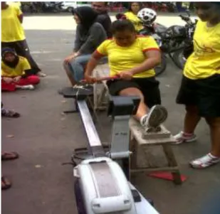 Gambar 9. Atlet Sedang Melakukan Tes di Alat Rowing Machine  Sumber: Hasil Tes Atlet PODSI Kota Padang 