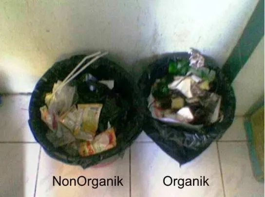 Gambar 3.1 Kantong plastik sampah organik dan anorganik 
