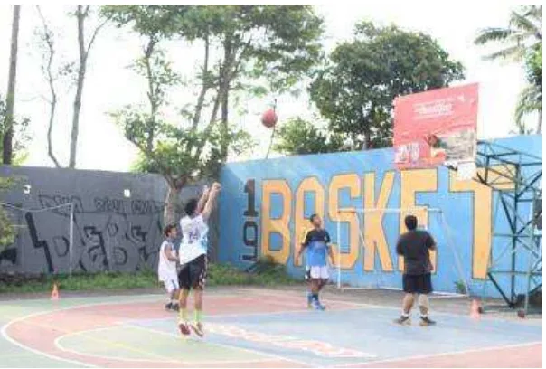 gambar 9. latihan siswa KKO cabor basket di lapangan basket sekolah