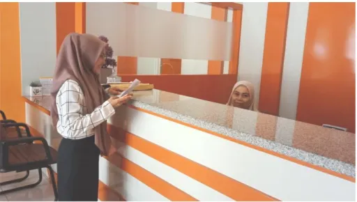 Foto 1. Wawancara dengan Ibu Astriana, selaku Customer Service   PT. BPRS Kotabumi Kantor Pusat Kotabumi Lampung Utara 