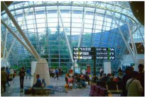 Gambar 1.3 Interior Kuala Lumpur  International Airport, Malaysia sumber: http://tonyhwijaya.wordpress.com 