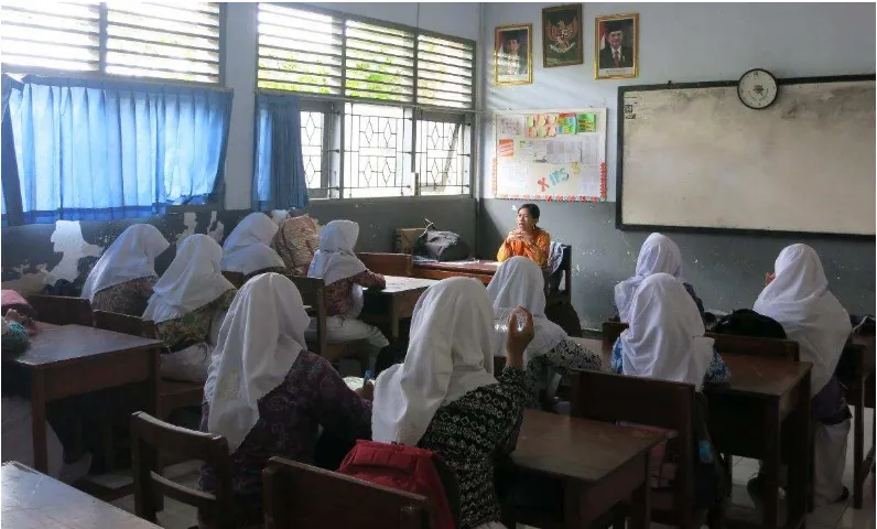 Gambar 3. Situasi kegiatan ekstrakurikuler Kopisaji di dalam kelas (foto oleh Arif Wahyu Widodo, diambil hari Jumat tanggal 4 Maret 2016) 