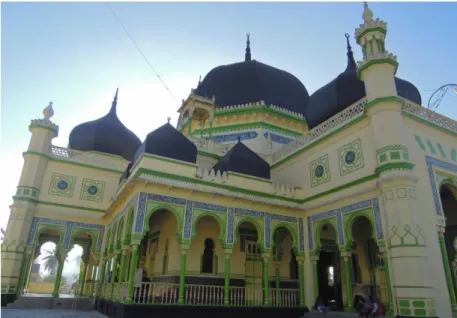 Gambar 19. Bangunan Masjid Azizi. Terlihat terdapat gambar asli kubah- kubah-kubah 
