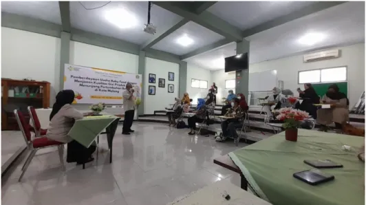 Gambar 2. Pemberian Materi 1 