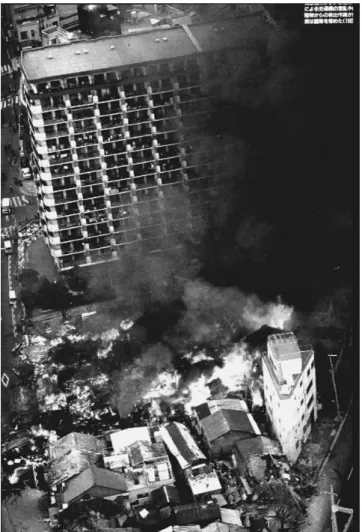 Figure 2.17  One of many severe fires which destroyed buildings after the Hanshin‐Awaji earthquake,  Kobe, Japan, 1995