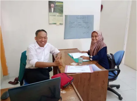 Foto 1.  Wawancara  dengan  Bapak  Fahmi  Al  Kahfi  selaku  Trainer Bursa Efek Indonesia KP Lampung 