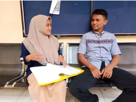 Foto 4.  Wawancara dengan Mahasiswa Jurusan S1  Perbankan Syariah IAIN Metro Angkatan 2016 