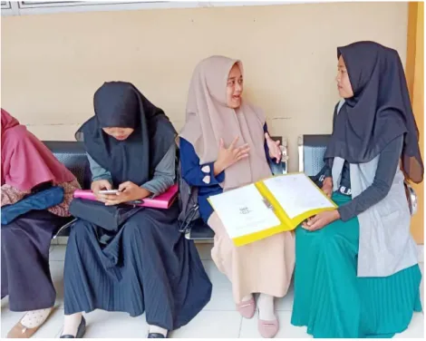 Foto 6.  Wawancara dengan Mahasiswa Jurusan S1  Perbankan Syariah IAIN Metro Angkatan 2016 