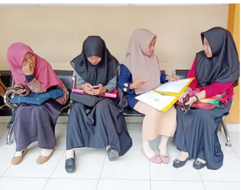 Foto 5.  Wawancara dengan Mahasiswa Jurusan S1  Perbankan Syariah IAIN Metro Angkatan 2016 
