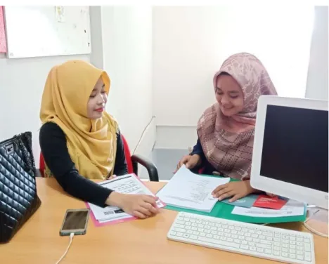 Foto 7.  Wawancara dengan Mahasiswa Jurusan S1  Perbankan Syariah IAIN Metro Angkatan 2016 