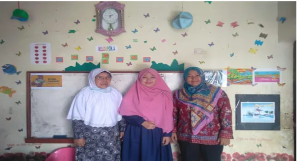 foto selesai wawancara dengan kepala sekolah dan salah satu guru kelas  PAUD Harapan Ananda 