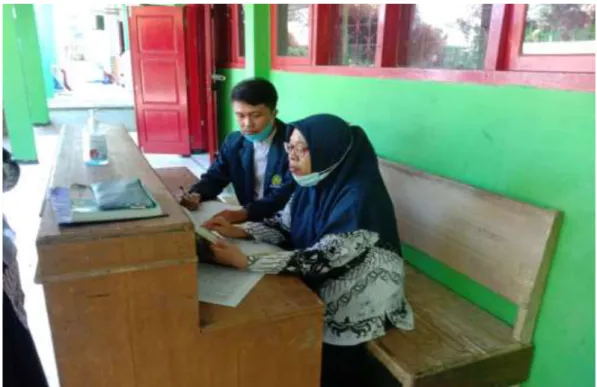 Gambar 5. Wawancara dengan Ibu Ida Nelni Guru Pendidikan Agama Islam SMA  Negeri 5 Bengkulu Selatan 