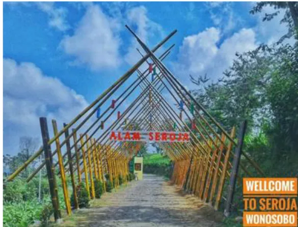 Gambar 2. 1 Tugu Selamat Datang  Sumber : Instagram.com/Seroja_Wonosobo, 2020  b.  Lahan parkir 