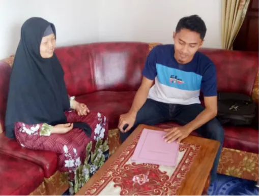 Foto 2. Wawancara dengan Ibu Sumarti 