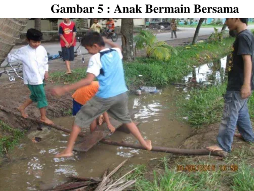 Gambar 5 : Anak Bermain Bersama 