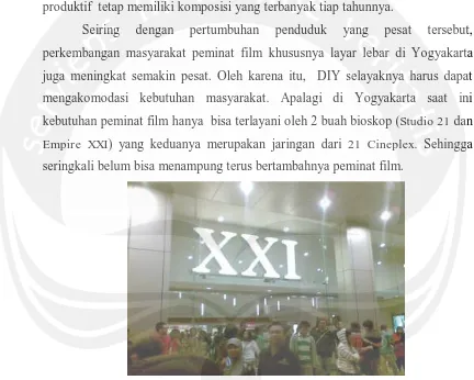 Gambar I.2. Suasana kepadatan di Bioskop Empire XXI, Yogyakarta Sumber : dokumen pribadi, 2012  