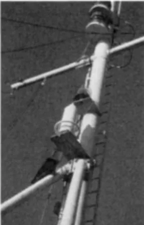 Figure 1.6 Early low-power racon. GEC-AEISea-Watch 300; here in transponder duty on support ship s mast, 1973