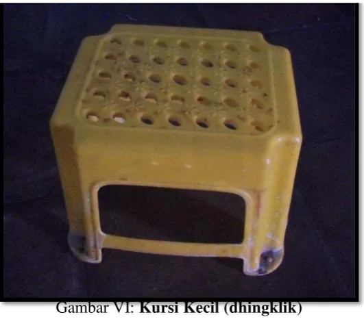 Gambar VI: Kursi Kecil (dhingklik) 