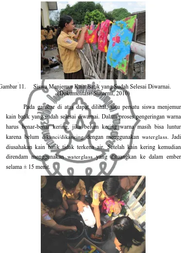 Gambar 11. Siswa Menjemur Kain Batik yang Sudah Selesai Diwarnai. (Dokumentasi: Sunarmi, 2010) 