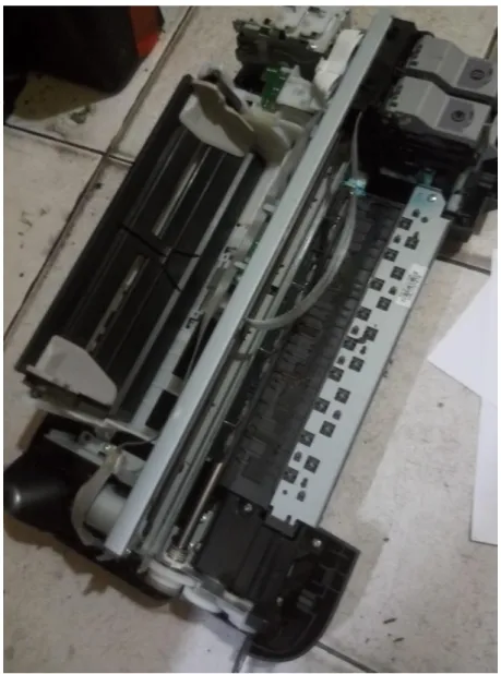 Gambar 3.6 Pelepasan Casing Printer 