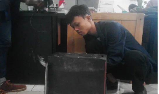 Gambar 3.1 Merakit komputer pada PT PLN  (Sumber : PT PLN Persero) 