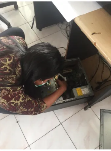 Gambar 3.25  Pemasangan RAM 