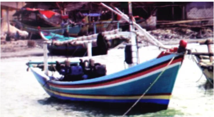Gambar 1.  Jenis Perahu Etek yang ada di Lamongan Jawa Timur. 