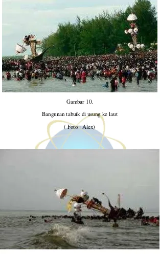 Gambar  11. Prosesi dari perayaan tradisi 10 Muharram yaitu Tabuik di buang ke laut. 