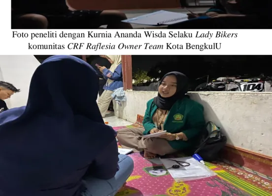 Foto peneliti dengan Khairani Amalia H Selaku Lady Bikers komunitas  CRF Raflesia Owner Team Kota Bengkulu 