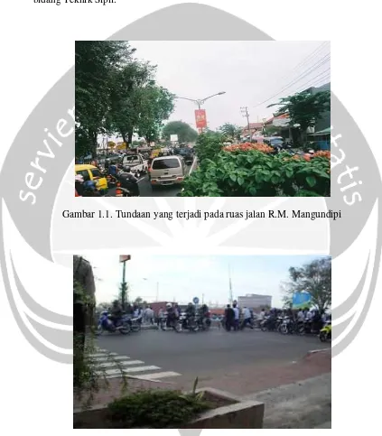 Gambar 1.1. Tundaan yang terjadi pada ruas jalan R.M. Mangundipi 