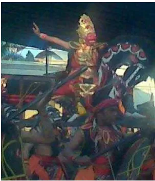 Gambar 6.  Tokoh Punokawan Penthul dan Tembem sebagai 