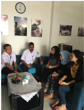 Figure   9.3   The   interns   with   Bupati   of Thousand Islands
