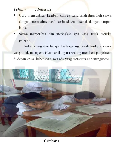 Gambar 1 Kegiatan siswa pada saat mencatat materi pelajaran 