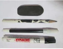 Gambar XII: pensil, spidol dan penghapus Sumber: dokumentasi pribadi 