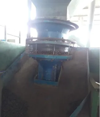 Gambar 5-4. Mesin pencetak pelet TKKS tipe vertical ring die. 