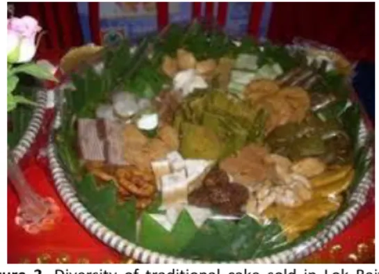 Figure  3.  Diversity  of  traditional  cake  sold  in  Lok  Baitan  Floating market 
