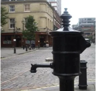 Gambar  1.2  Pompa  air  di  Broad  Street  London  di  depan  kedai  minum John Snow